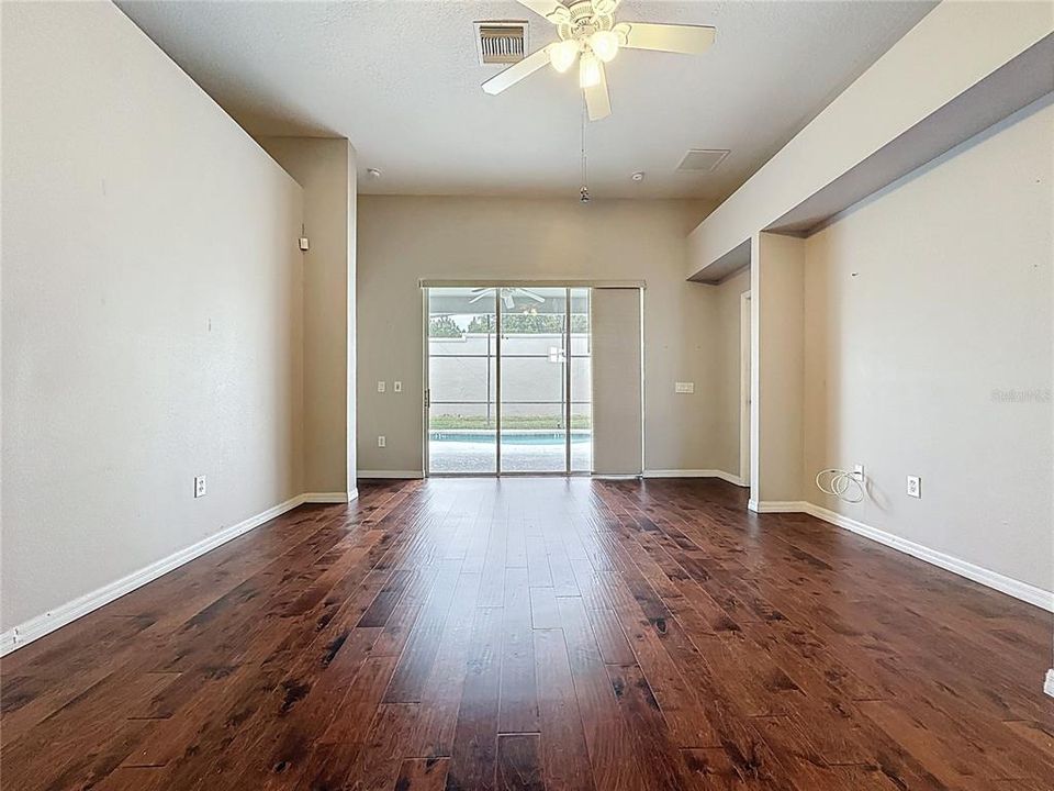 En Venta: $355,000 (4 camas, 3 baños, 1833 Pies cuadrados)