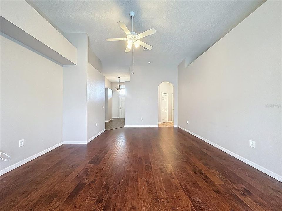 En Venta: $355,000 (4 camas, 3 baños, 1833 Pies cuadrados)