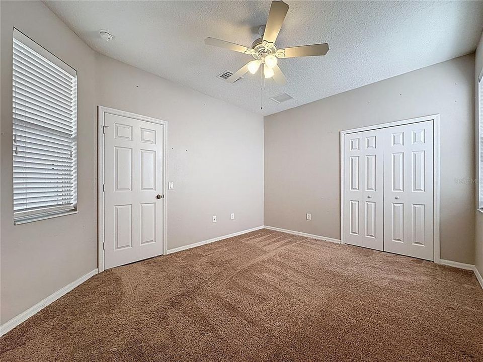 En Venta: $355,000 (4 camas, 3 baños, 1833 Pies cuadrados)