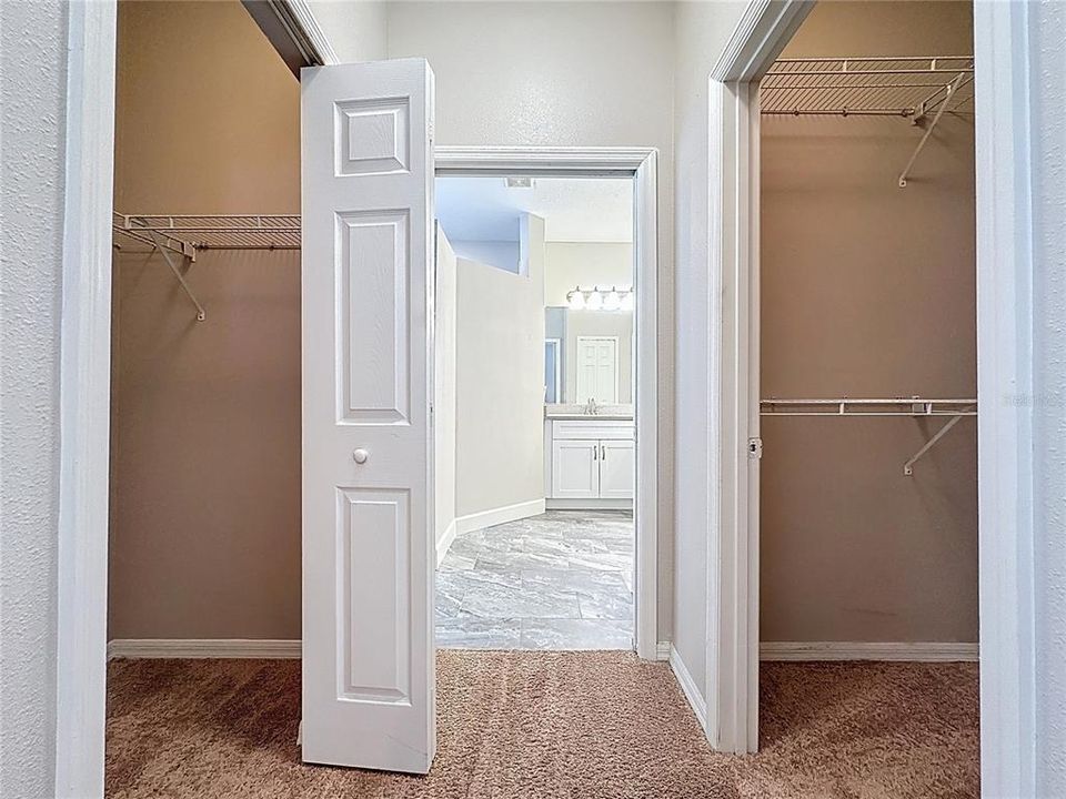 En Venta: $355,000 (4 camas, 3 baños, 1833 Pies cuadrados)