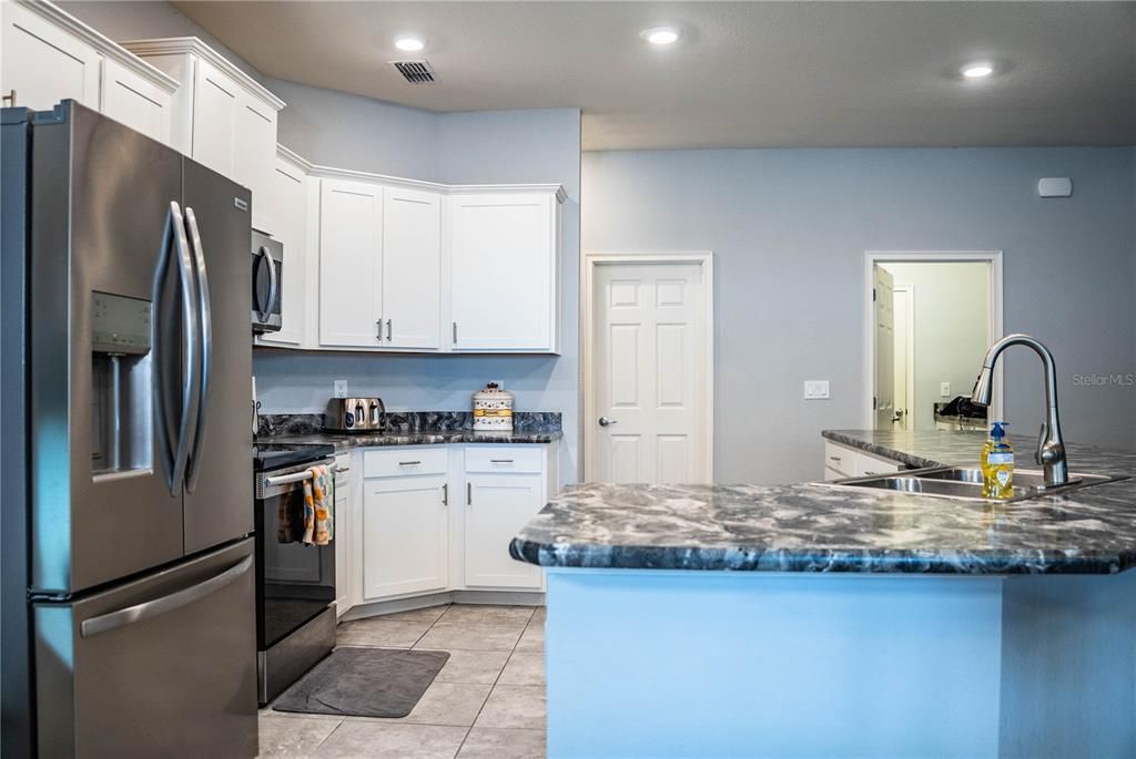 待售: $499,000 (5 贝兹, 3 浴室, 2549 平方英尺)