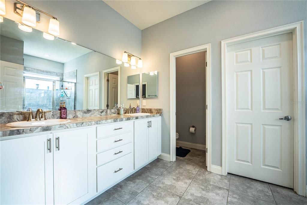 待售: $499,000 (5 贝兹, 3 浴室, 2549 平方英尺)