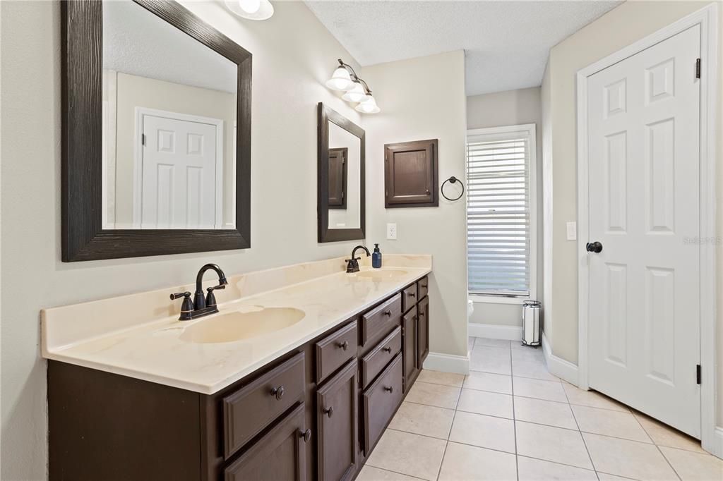 En Venta: $475,000 (3 camas, 2 baños, 1728 Pies cuadrados)