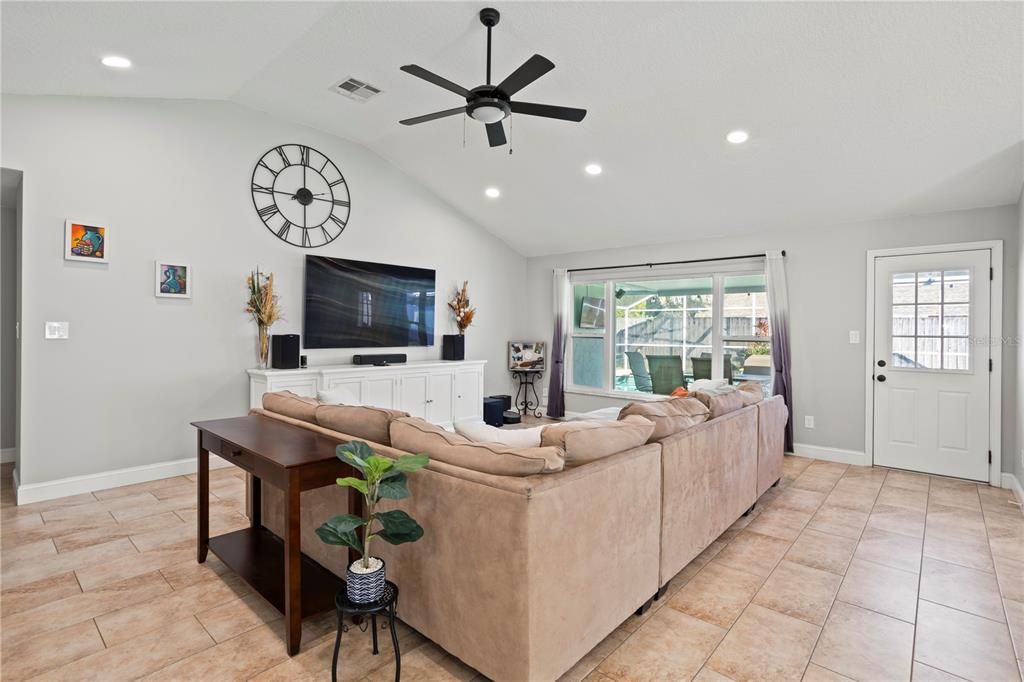 En Venta: $475,000 (3 camas, 2 baños, 1728 Pies cuadrados)