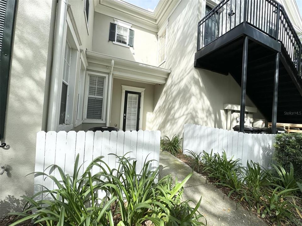 For Rent: $3,895 (3 beds, 2 baths, 2054 Square Feet)