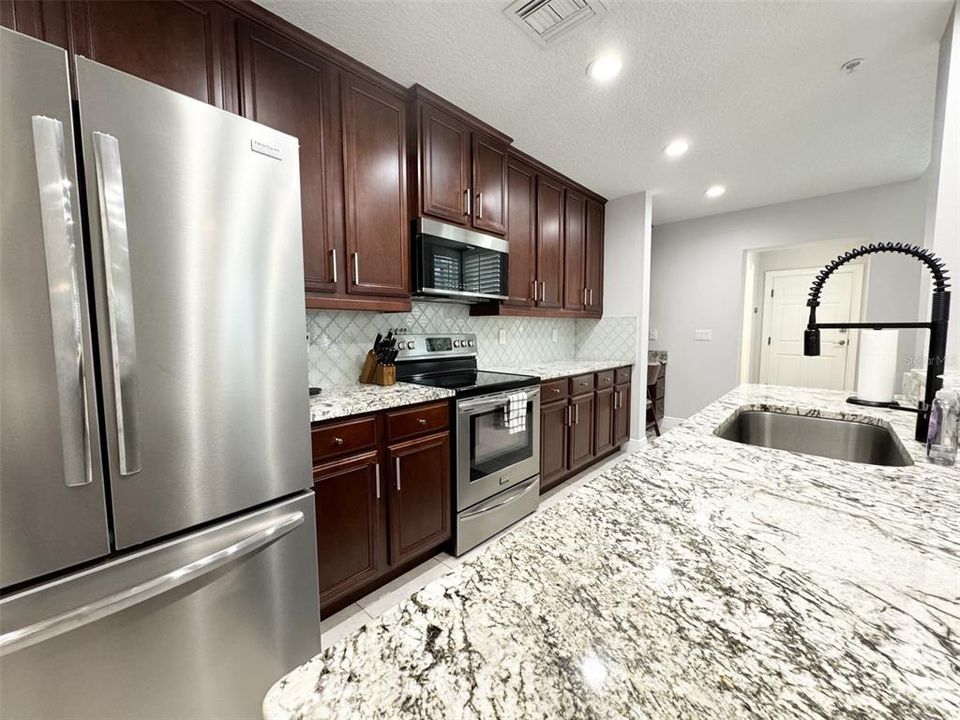 For Rent: $3,895 (3 beds, 2 baths, 2054 Square Feet)