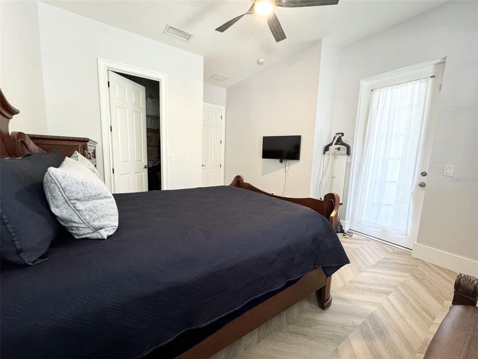 For Rent: $3,895 (3 beds, 2 baths, 2054 Square Feet)