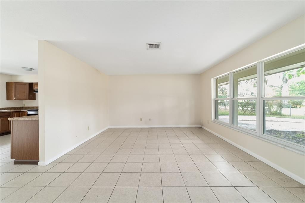 For Rent: $1,500 (3 beds, 2 baths, 1408 Square Feet)