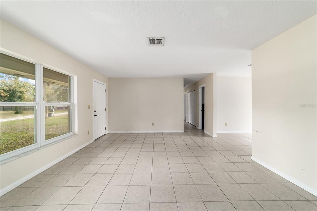 For Rent: $1,500 (3 beds, 2 baths, 1408 Square Feet)