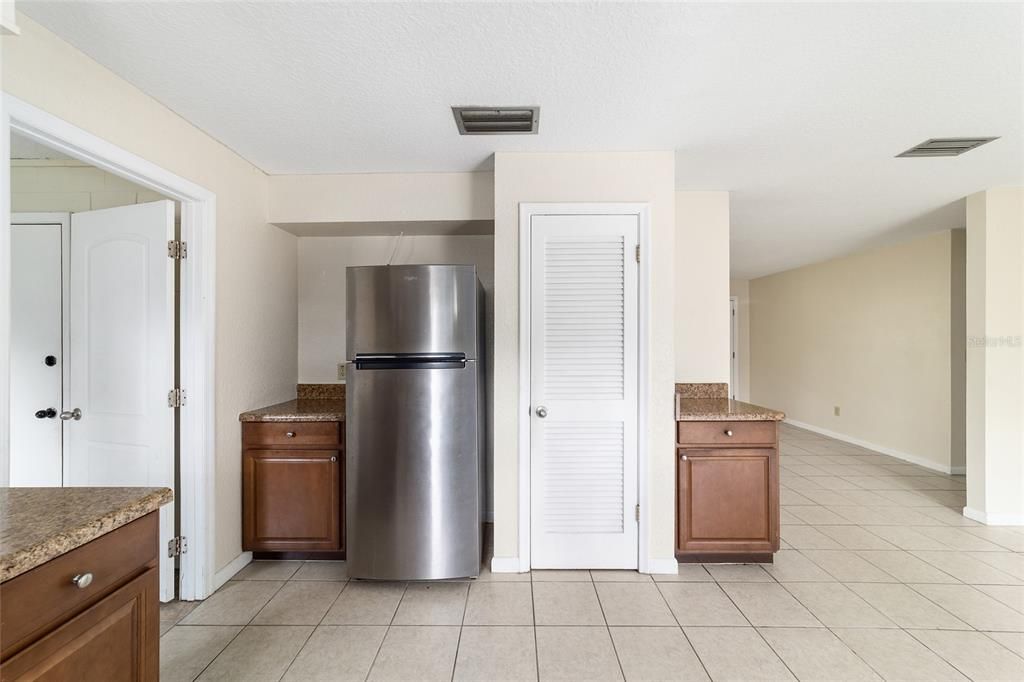 For Rent: $1,500 (3 beds, 2 baths, 1408 Square Feet)