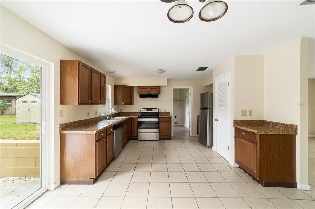 For Rent: $1,500 (3 beds, 2 baths, 1408 Square Feet)