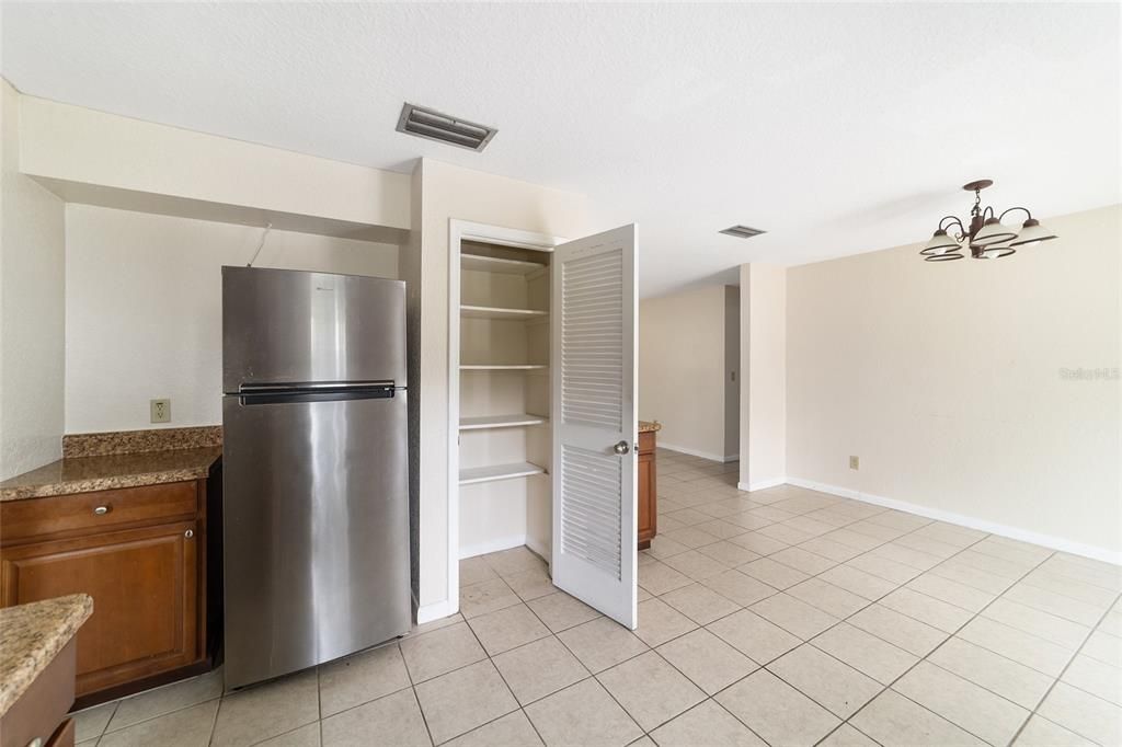 For Rent: $1,500 (3 beds, 2 baths, 1408 Square Feet)