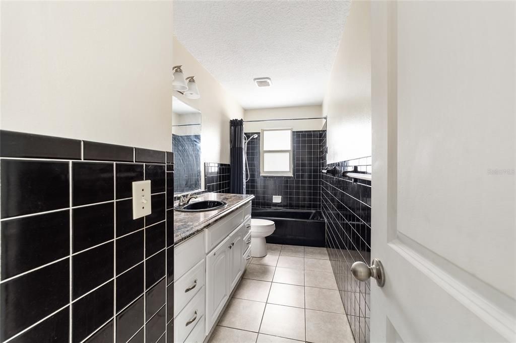 For Rent: $1,500 (3 beds, 2 baths, 1408 Square Feet)