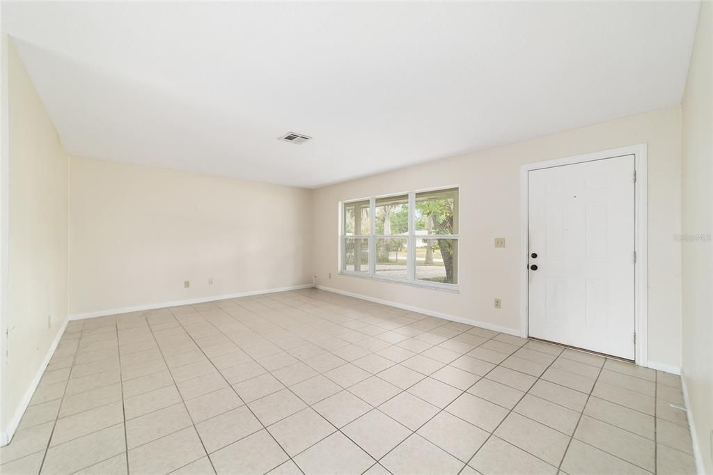 For Rent: $1,500 (3 beds, 2 baths, 1408 Square Feet)