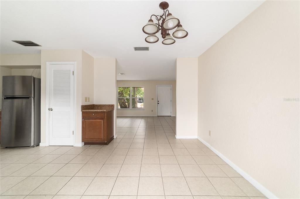 For Rent: $1,500 (3 beds, 2 baths, 1408 Square Feet)