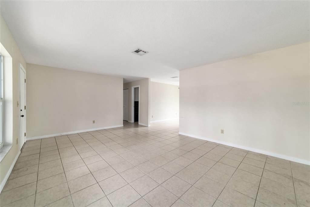 For Rent: $1,500 (3 beds, 2 baths, 1408 Square Feet)