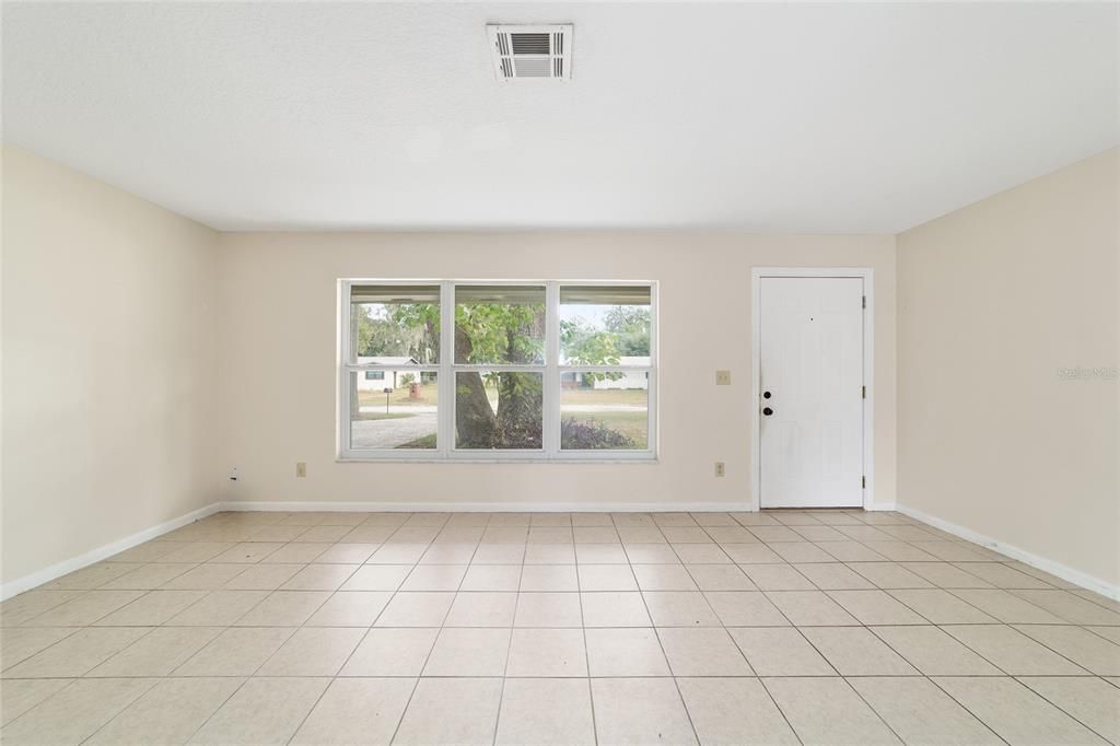 For Rent: $1,500 (3 beds, 2 baths, 1408 Square Feet)