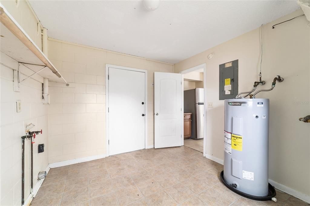 For Rent: $1,500 (3 beds, 2 baths, 1408 Square Feet)