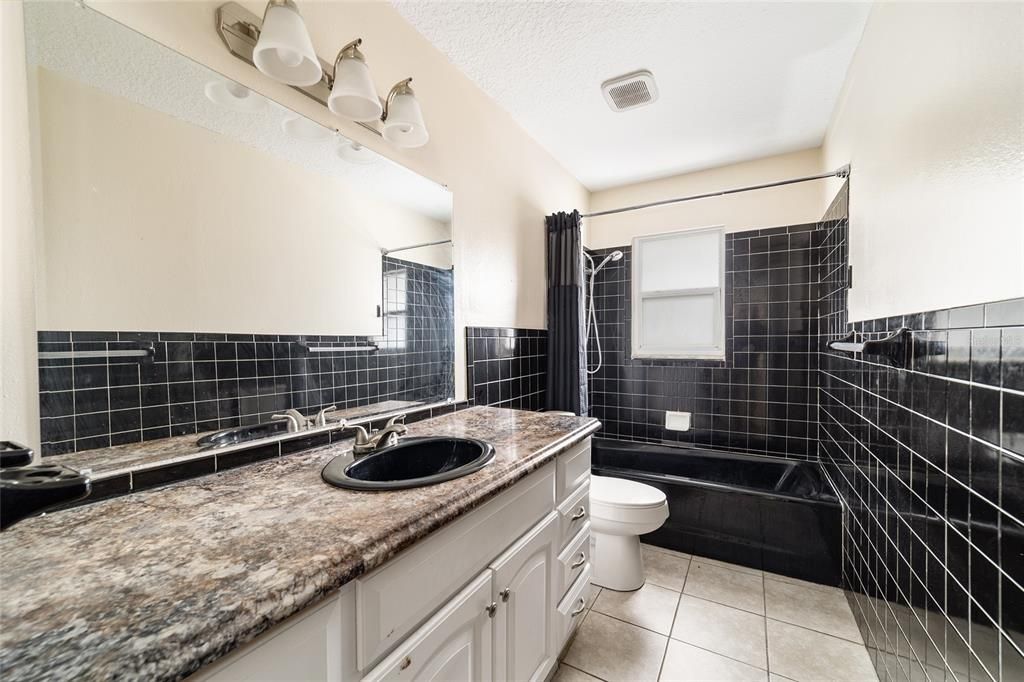 For Rent: $1,500 (3 beds, 2 baths, 1408 Square Feet)