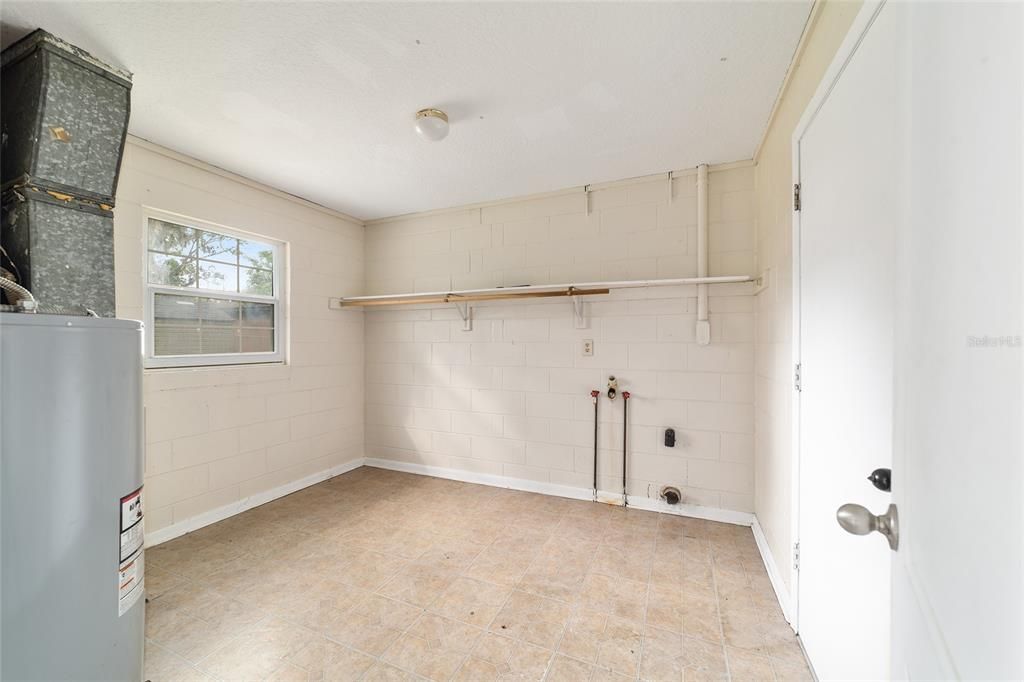 For Rent: $1,500 (3 beds, 2 baths, 1408 Square Feet)