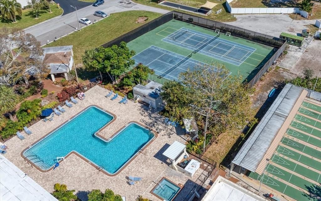 Active With Contract: $165,000 (2 beds, 2 baths, 1070 Square Feet)