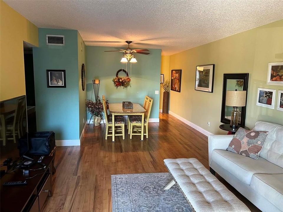 Active With Contract: $165,000 (2 beds, 2 baths, 1070 Square Feet)