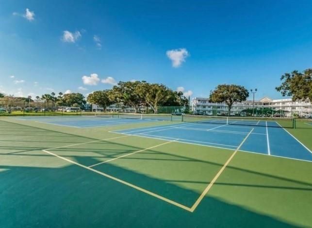 Active With Contract: $165,000 (2 beds, 2 baths, 1070 Square Feet)