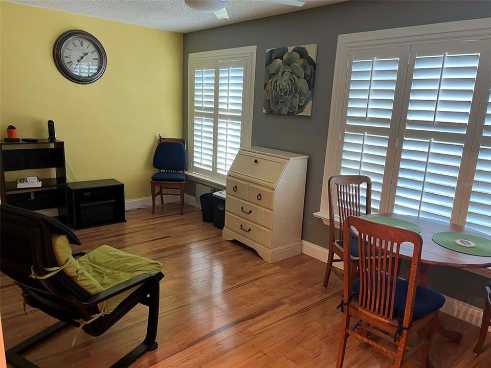 Active With Contract: $165,000 (2 beds, 2 baths, 1070 Square Feet)