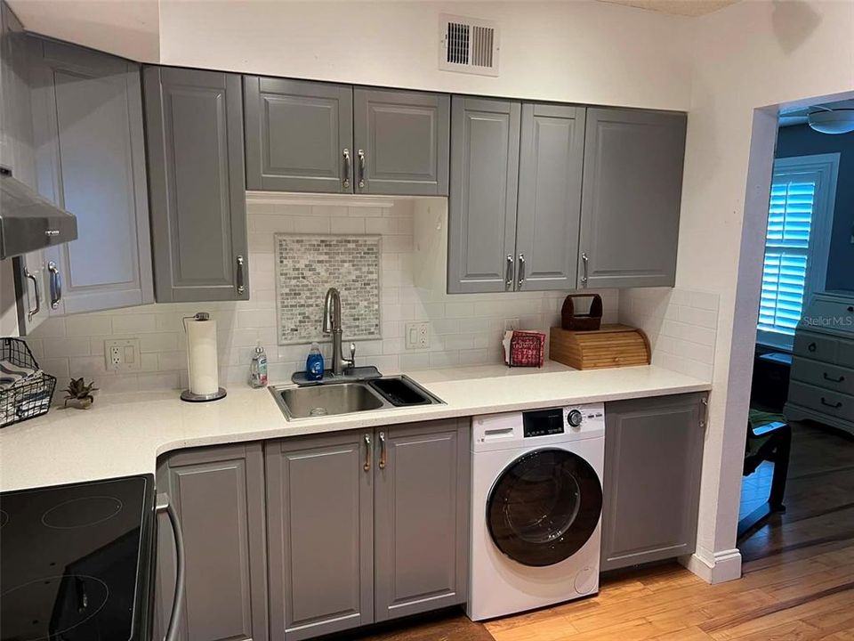 Active With Contract: $165,000 (2 beds, 2 baths, 1070 Square Feet)