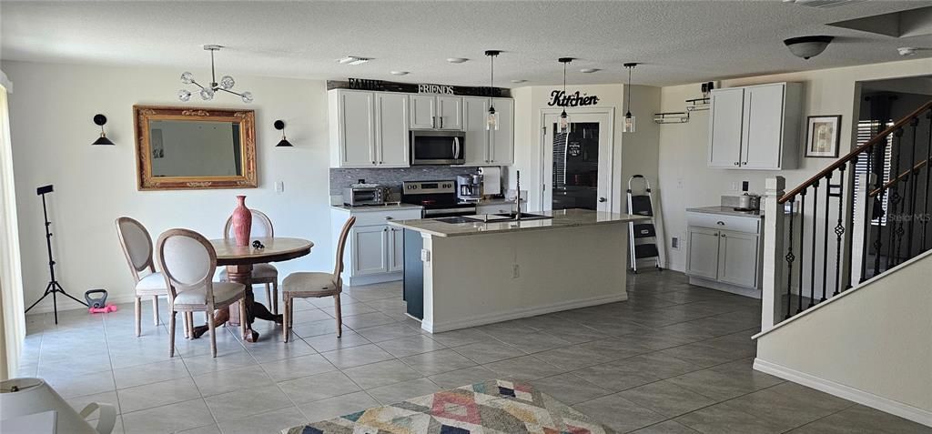 For Sale: $440,000 (5 beds, 3 baths, 2674 Square Feet)