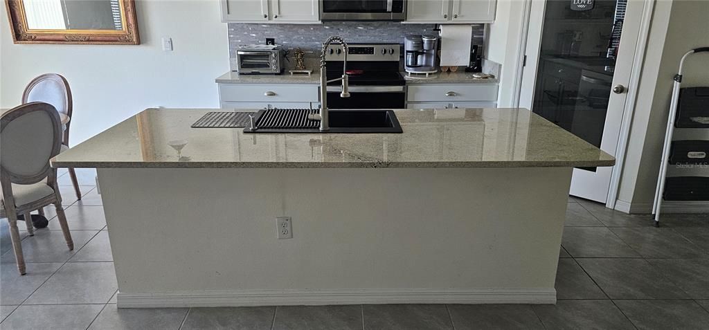 For Sale: $440,000 (5 beds, 3 baths, 2674 Square Feet)