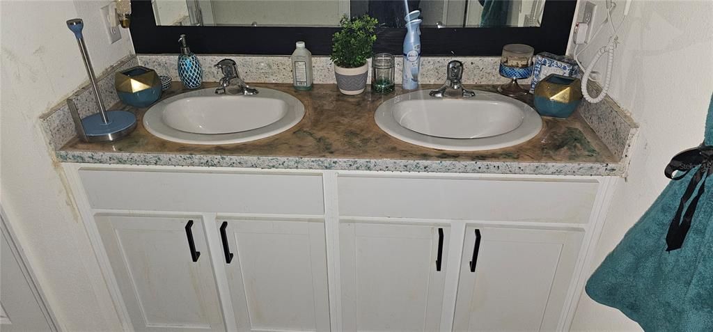 For Sale: $440,000 (5 beds, 3 baths, 2674 Square Feet)