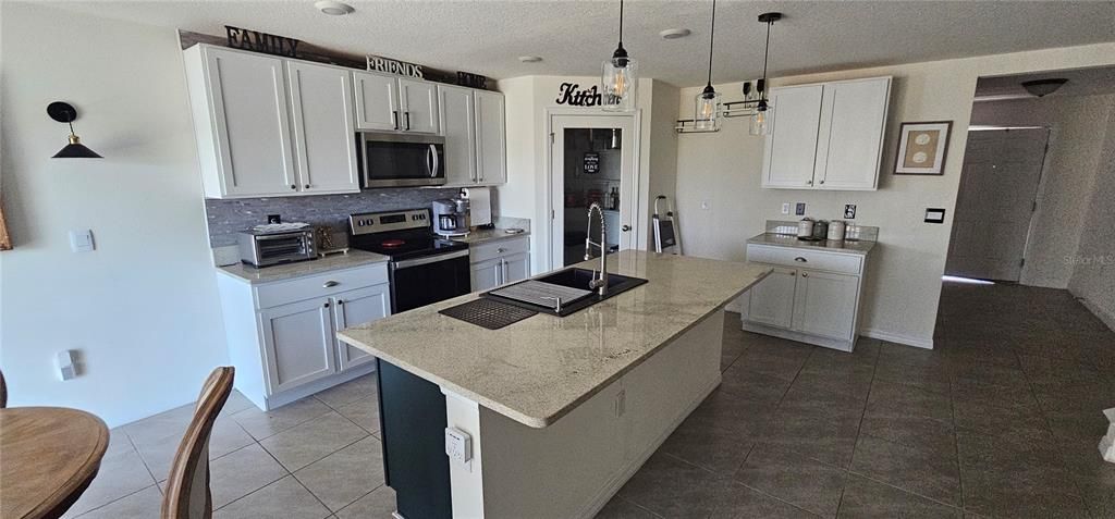 For Sale: $440,000 (5 beds, 3 baths, 2674 Square Feet)