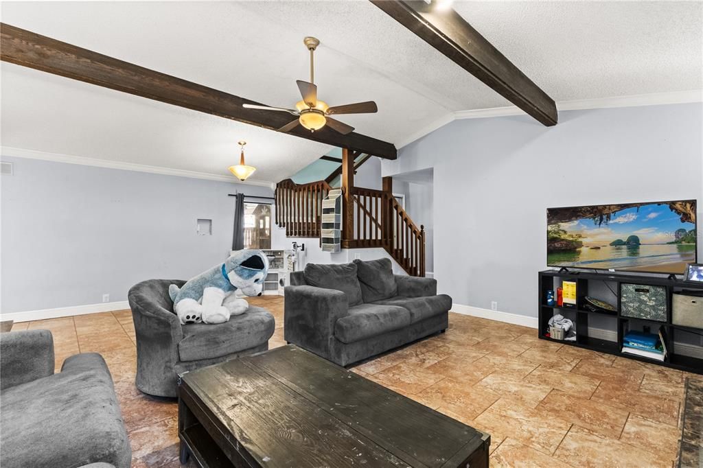 На продажу: $800,000 (5 спален, 3 ванн, 3221 Квадратных фут)