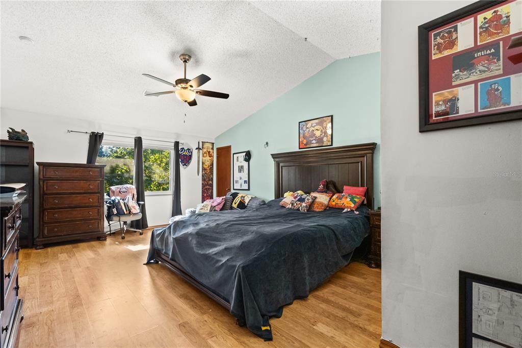 На продажу: $800,000 (5 спален, 3 ванн, 3221 Квадратных фут)