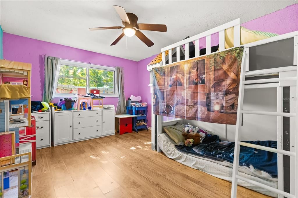 На продажу: $800,000 (5 спален, 3 ванн, 3221 Квадратных фут)