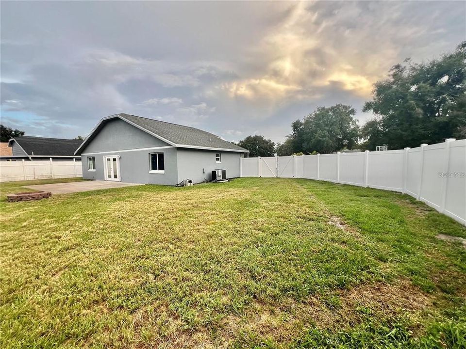 出租: $2,200 (2 贝兹, 1 浴室, 1151 平方英尺)