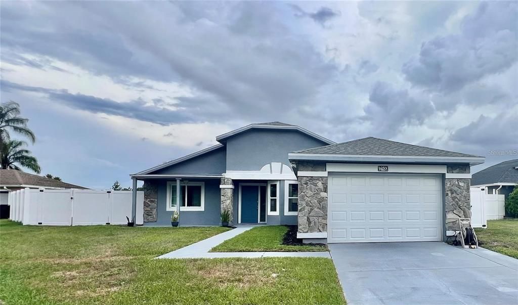 出租: $2,200 (2 贝兹, 1 浴室, 1151 平方英尺)