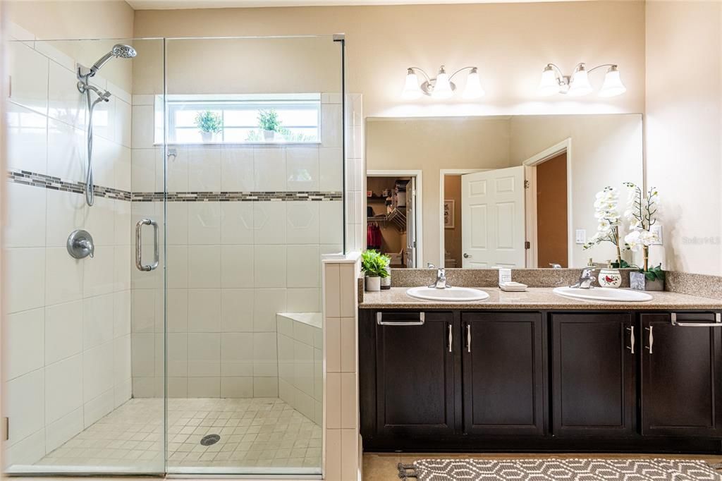 For Sale: $584,900 (5 beds, 3 baths, 2711 Square Feet)