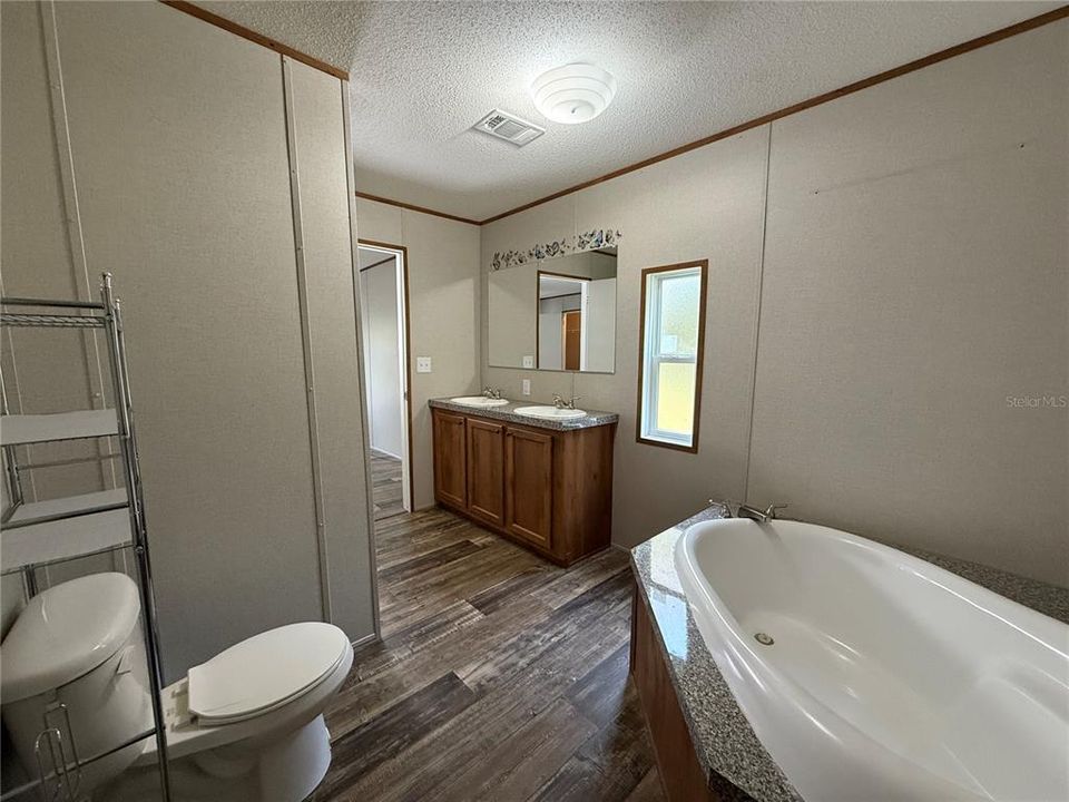 En Venta: $349,500 (3 camas, 2 baños, 1352 Pies cuadrados)