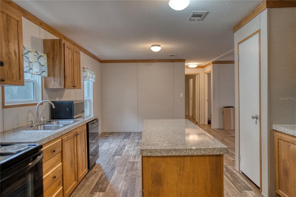 En Venta: $349,500 (3 camas, 2 baños, 1352 Pies cuadrados)