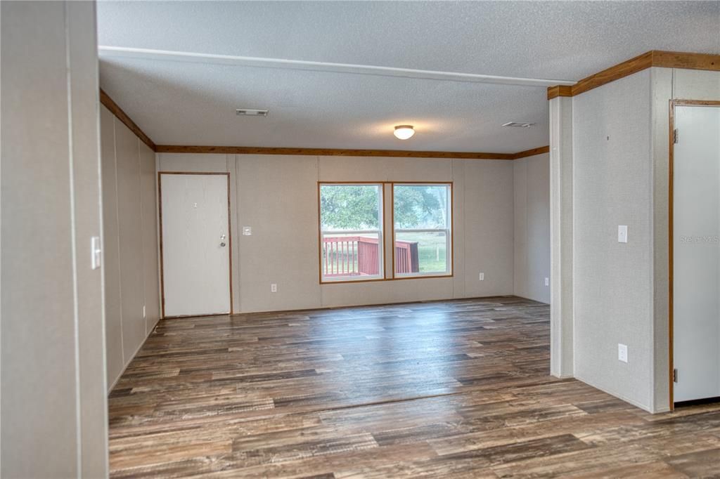 En Venta: $349,500 (3 camas, 2 baños, 1352 Pies cuadrados)