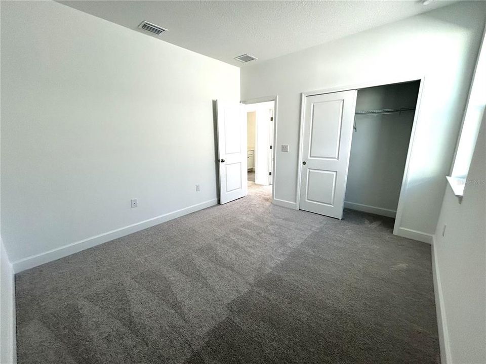 出租: $3,450 (4 贝兹, 3 浴室, 2500 平方英尺)