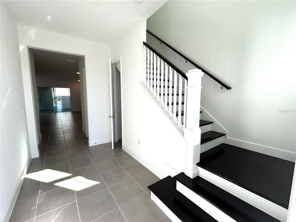 出租: $3,450 (4 贝兹, 3 浴室, 2500 平方英尺)