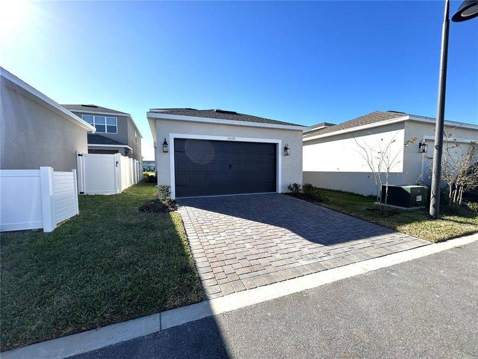 出租: $3,450 (4 贝兹, 3 浴室, 2500 平方英尺)