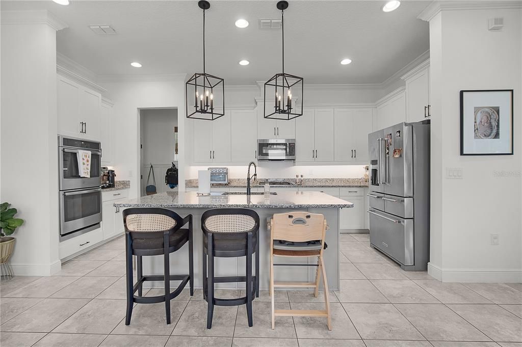 For Rent: $3,280 (3 beds, 2 baths, 2239 Square Feet)