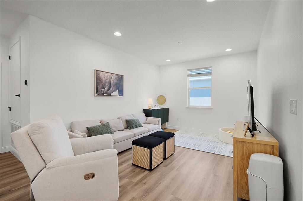 For Rent: $3,280 (3 beds, 2 baths, 2239 Square Feet)