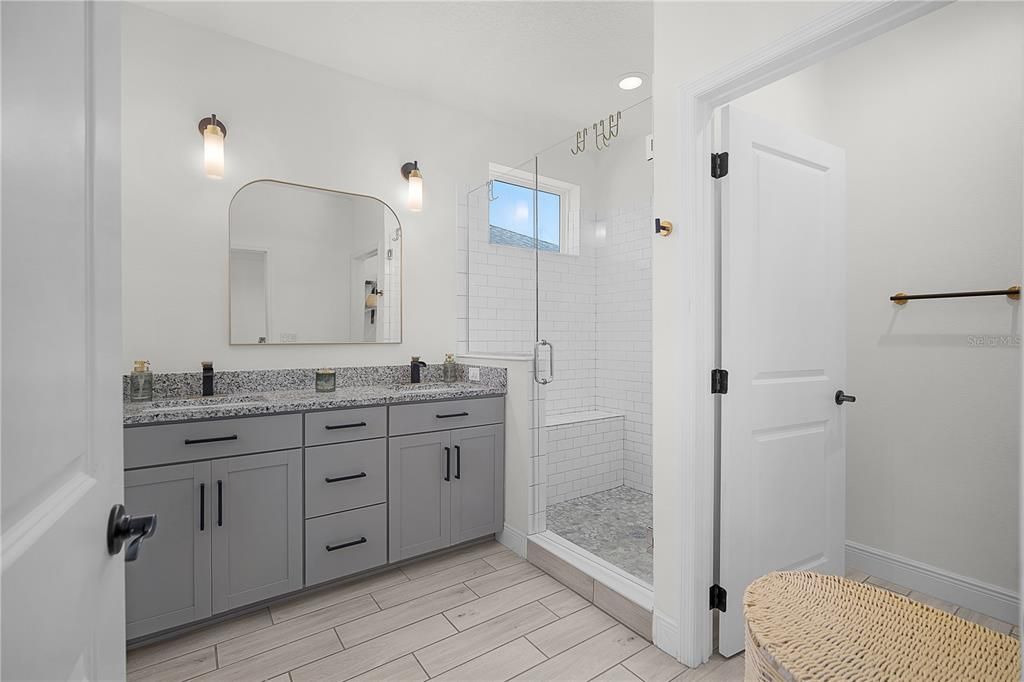 For Rent: $3,280 (3 beds, 2 baths, 2239 Square Feet)