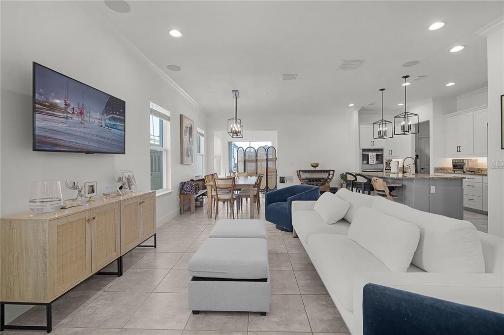 For Rent: $3,280 (3 beds, 2 baths, 2239 Square Feet)