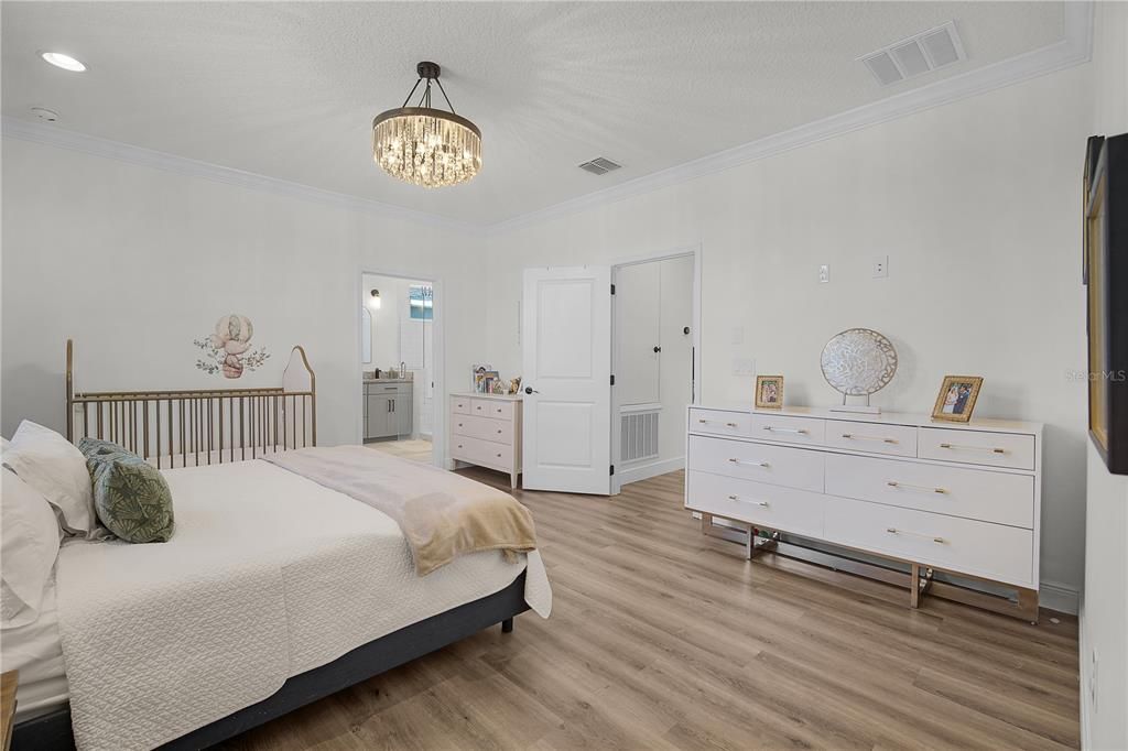 For Rent: $3,280 (3 beds, 2 baths, 2239 Square Feet)